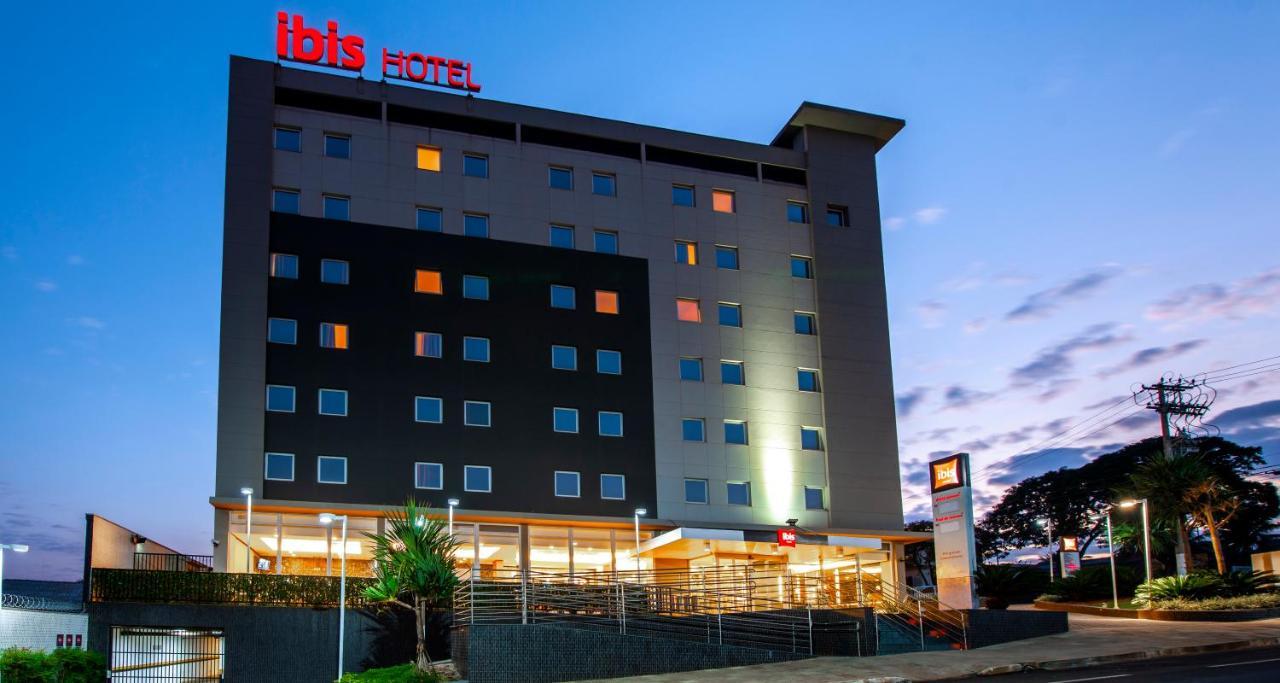 ホテル Ibis オウリニョス エクステリア 写真